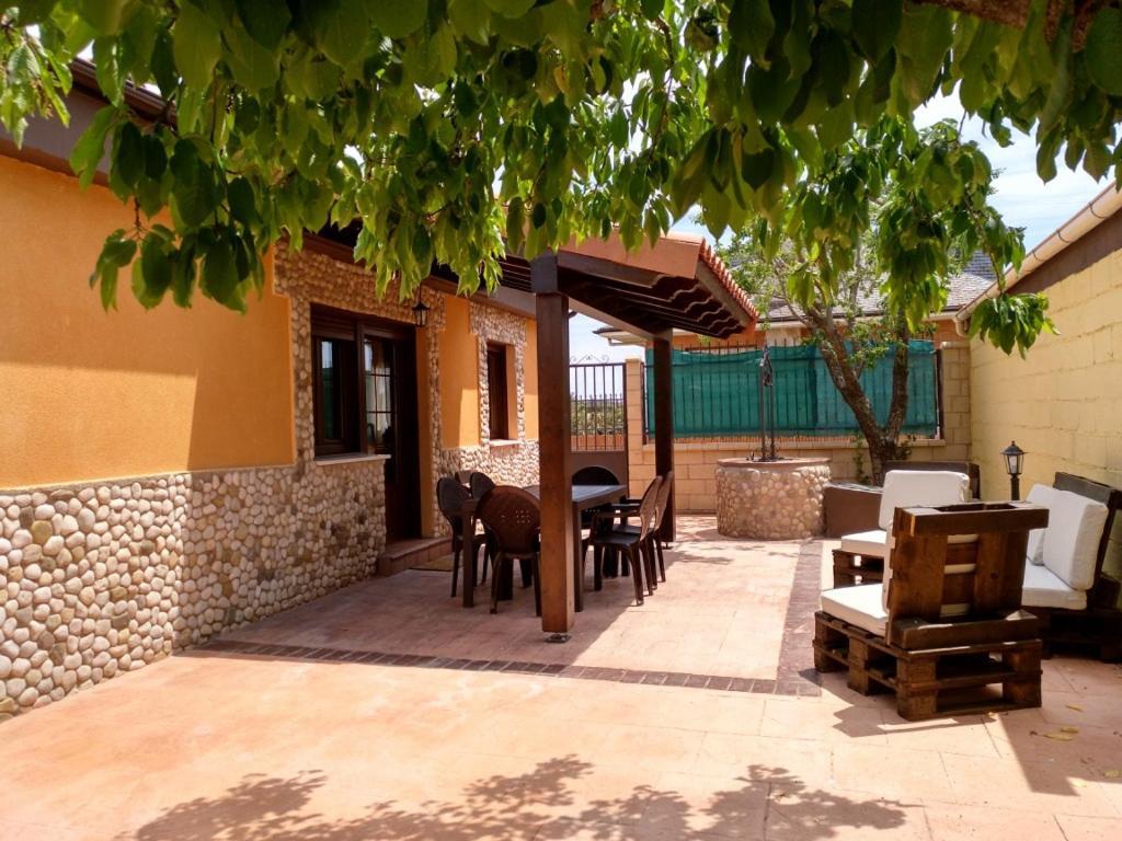 Villa La Casita Del Abuelo Villalmanzo Exterior foto